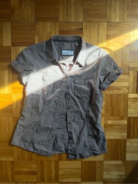 Esprit Short Sleeve Button-Up Shirt in Light Brown